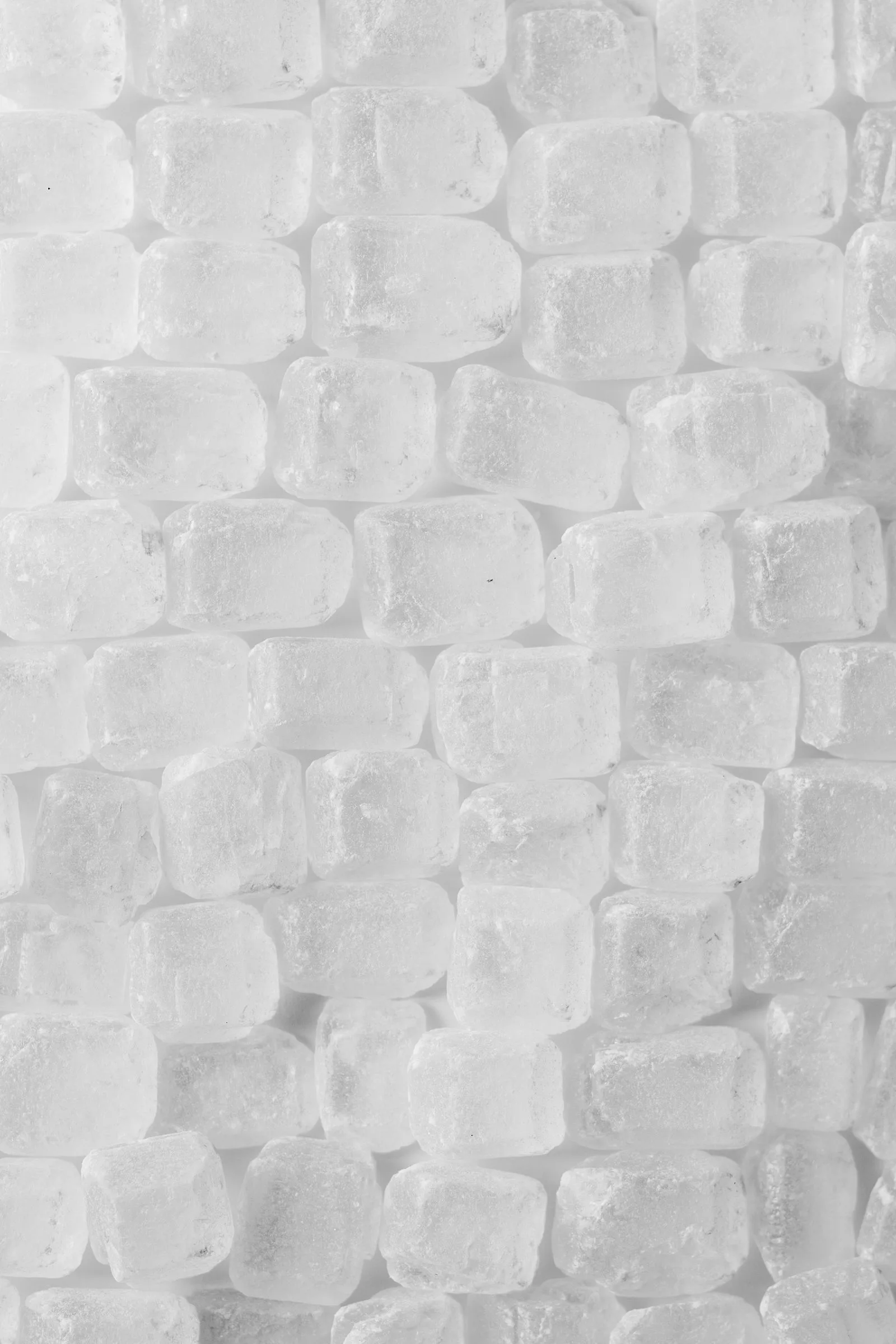 Cristais de açúcar em textura macro, foco de perto (imagem ilustrativa)