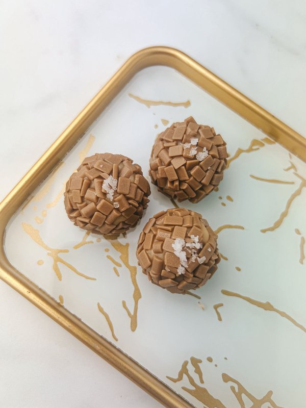 Brigadeiro gourmet de caramelo com flor de sal
